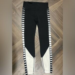 GAP Fit Sculpt Compression Black and White Leggings XS great condition